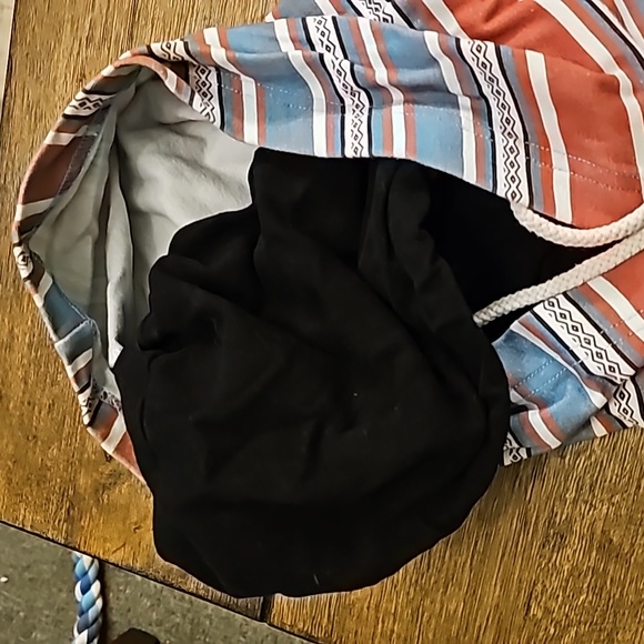 Ampersand Double Hood (M) - Picture 4 of 10